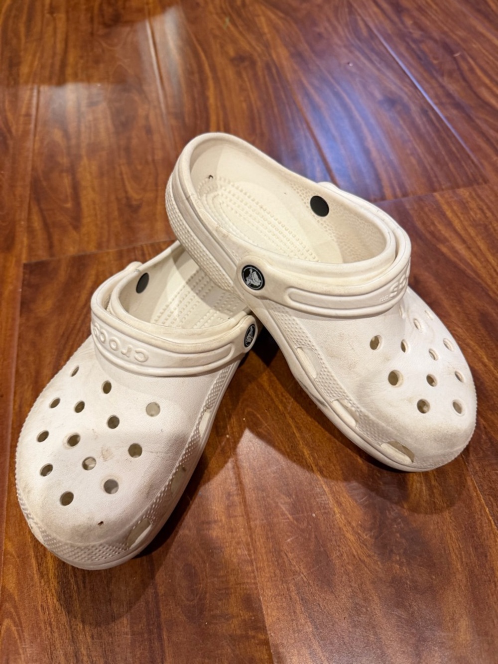 CROCS Women’s White Classic Clog Sandals w7 j5